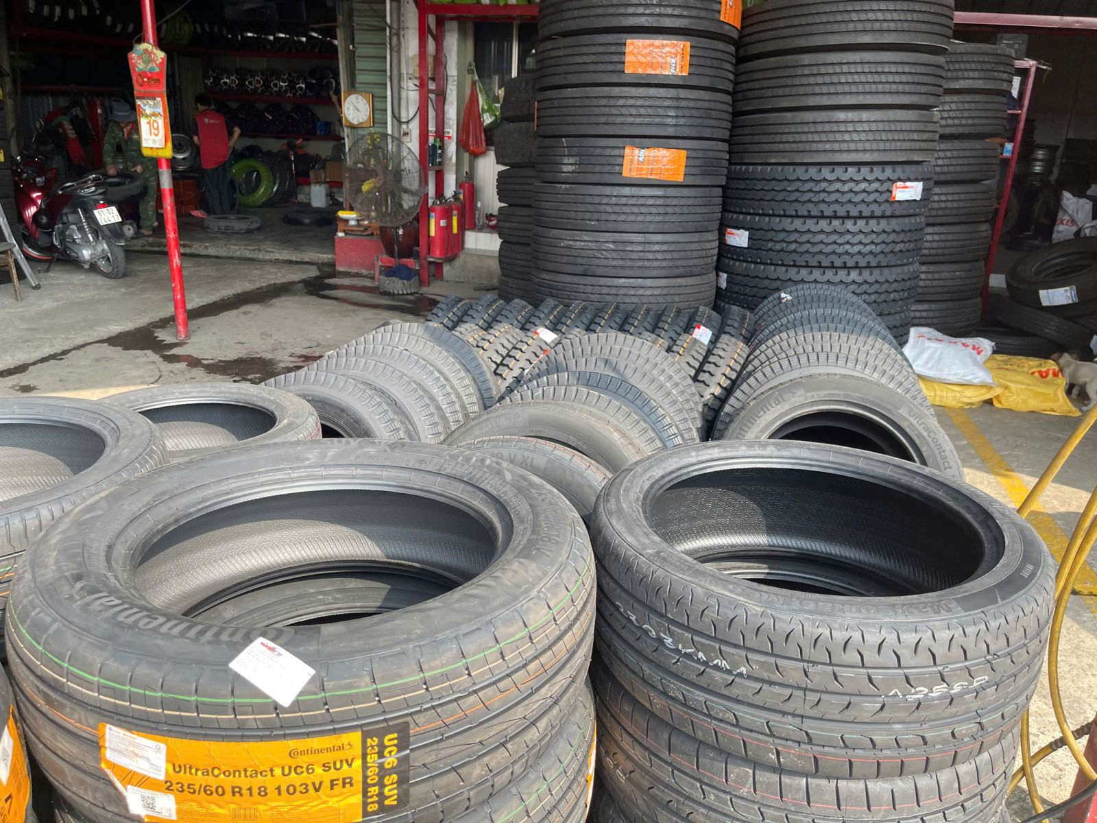 Mẹo kiểm tra chất lượng lốp xe cũ trước khi mua. Có nên mua lốp xe tải cũ không?